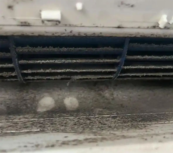 龙山空调吹的风有股烧焦味是怎么回事